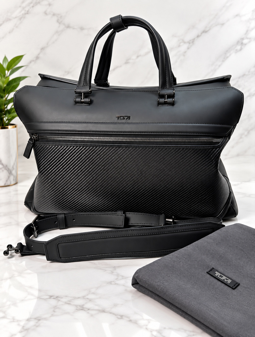 TUMI CFX Adelaide Carbon Fiber Soft Duffel Bag 353253CB Black Premium Travel